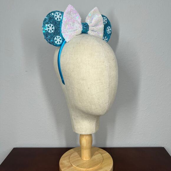 🎄 Winter Wonderland Minnie Ears | Disney-Inspired Christmas Mouse Ears Headband - Picture 5 of 5